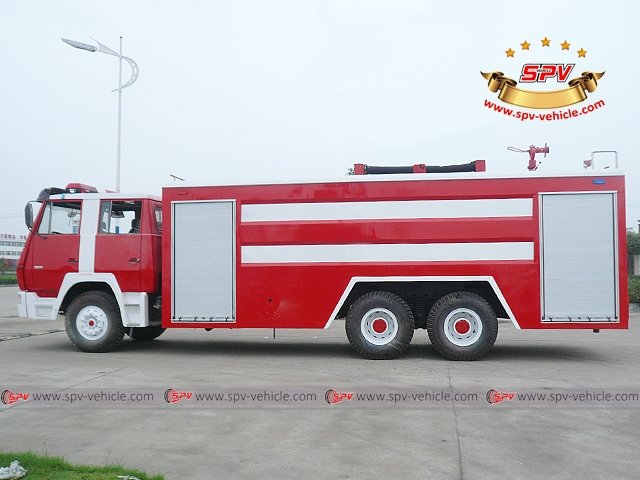 Side view of Fire Engine-Shacman